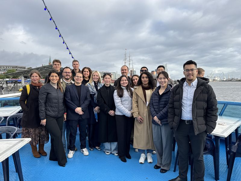 International MBA students, HSBA 2025 Group of international MBA students on a city tour through the Hamburg harbour